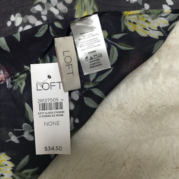 LOFT Rectangular Flowered Scarf - OS - Picture 3 of 3